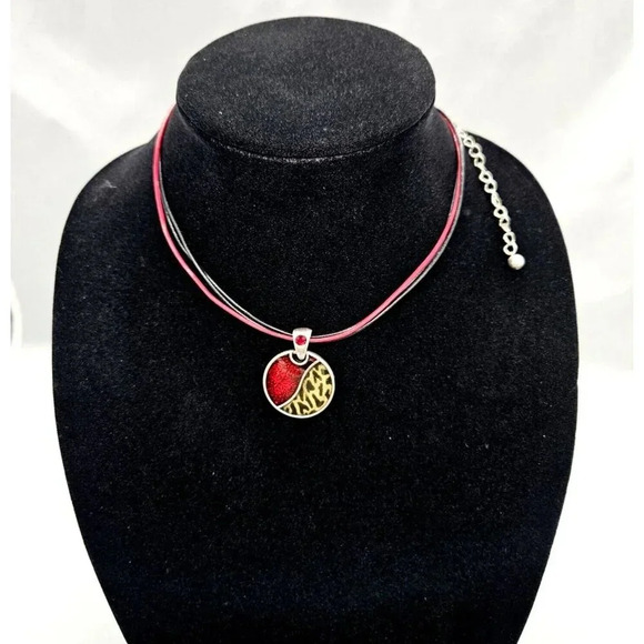 Chicos Short Cord Choker Necklace Round Enamel Pendant Red & Cheetah Print - Picture 1 of 12
